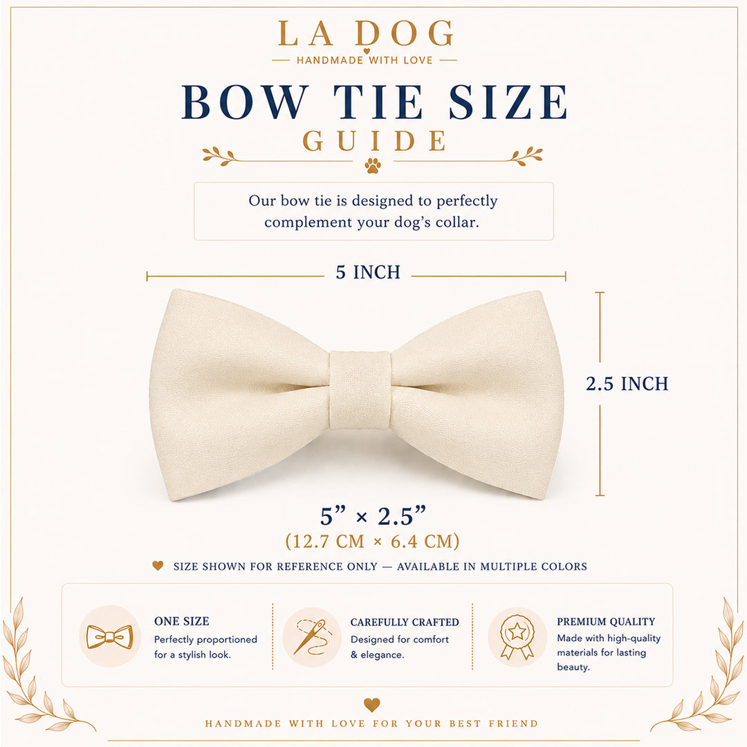 The image is a guide for a bow tie size, providing dimensions and details about the bow tie, including its design, materials, and features.
