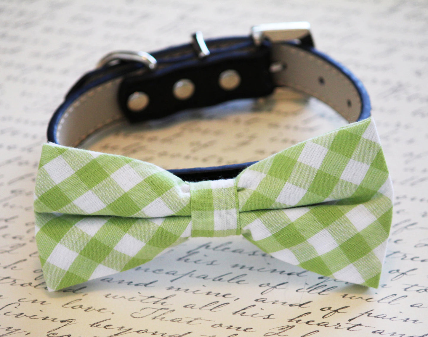 Plaid Green Dog Bow tie with Collar, Spring wedding dog accessory, plaid wedding , Wedding dog collar