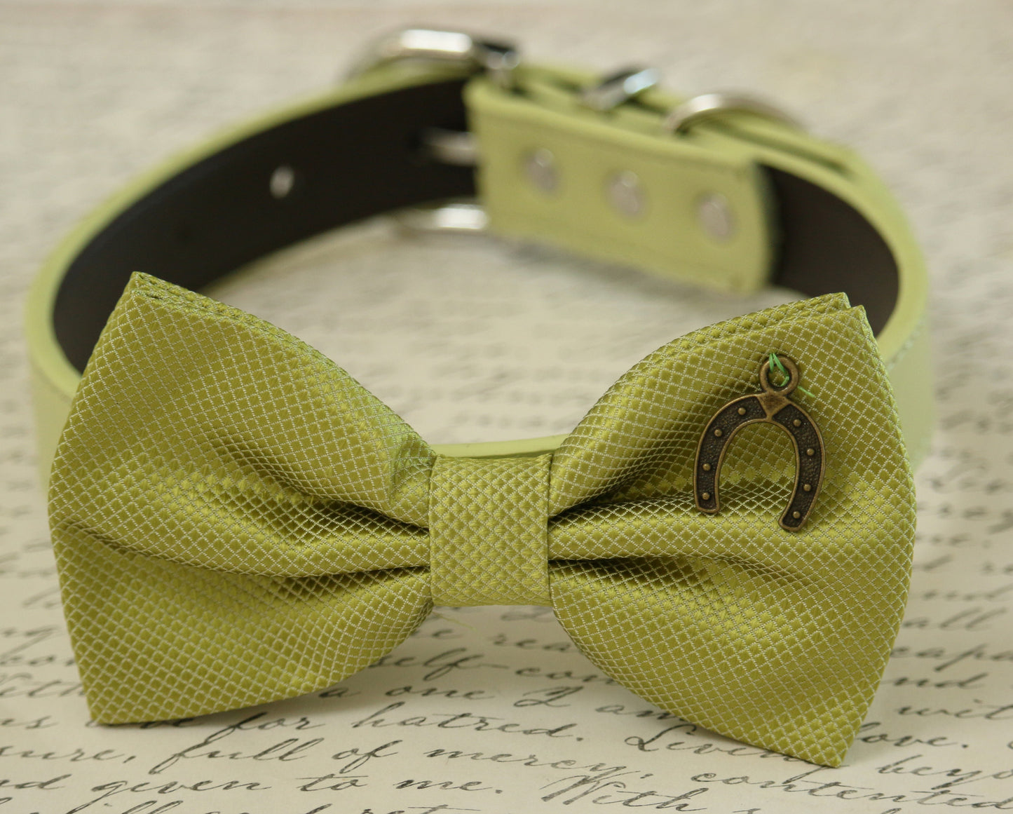 Green dog bow tie collar- Good Luck Charm- Horseshoe , Wedding dog collar