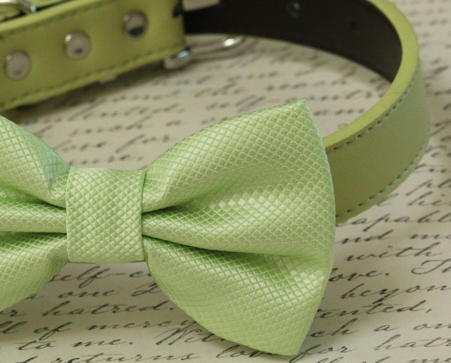 Green Dog Bow tie collar, Spring wedding, Greenery, Color of year , Wedding dog collar