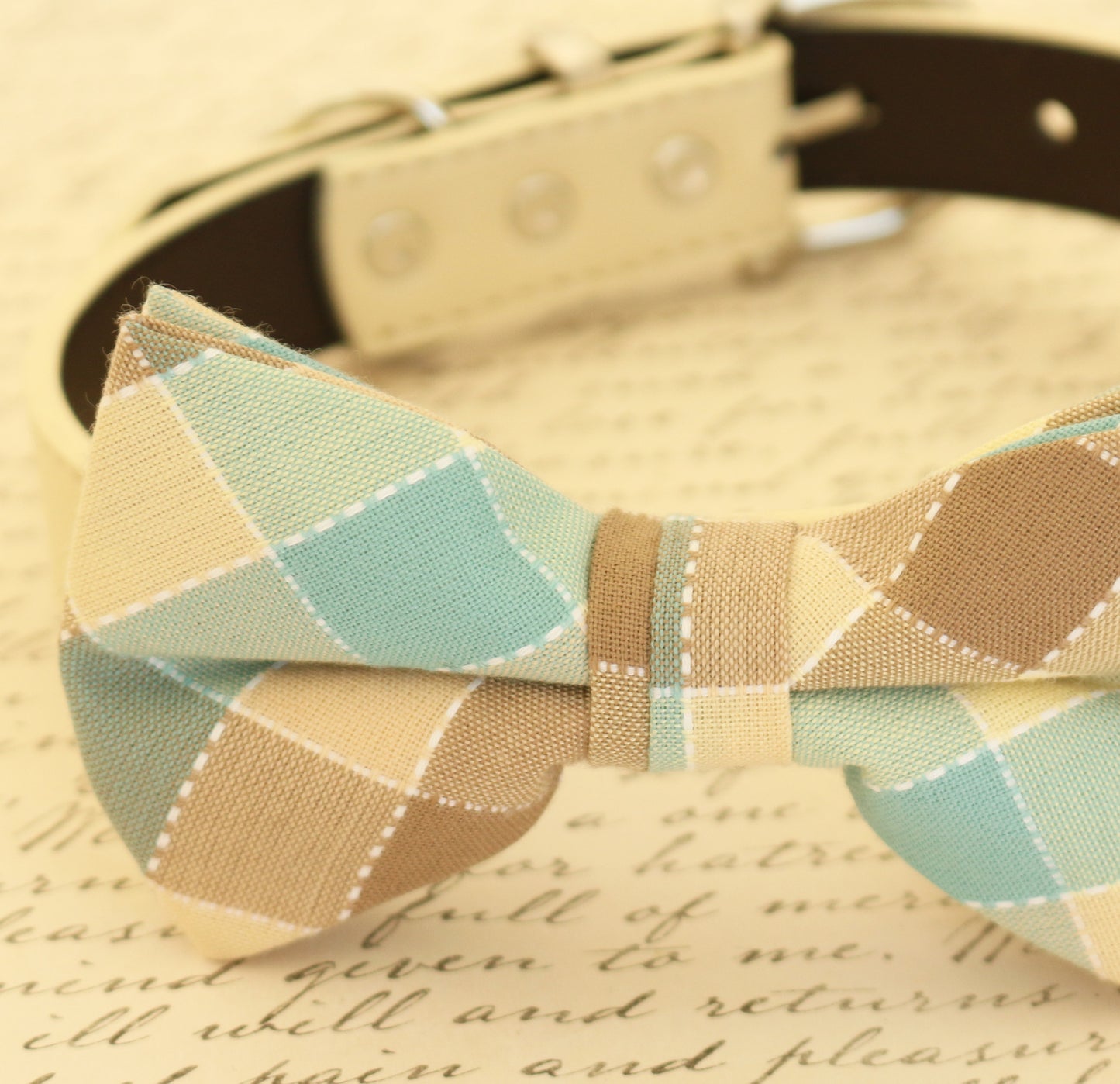 Ivory Dog Bow tie attached to collar, Dog birthday gift, Pet wedding accessory , Wedding dog collar
