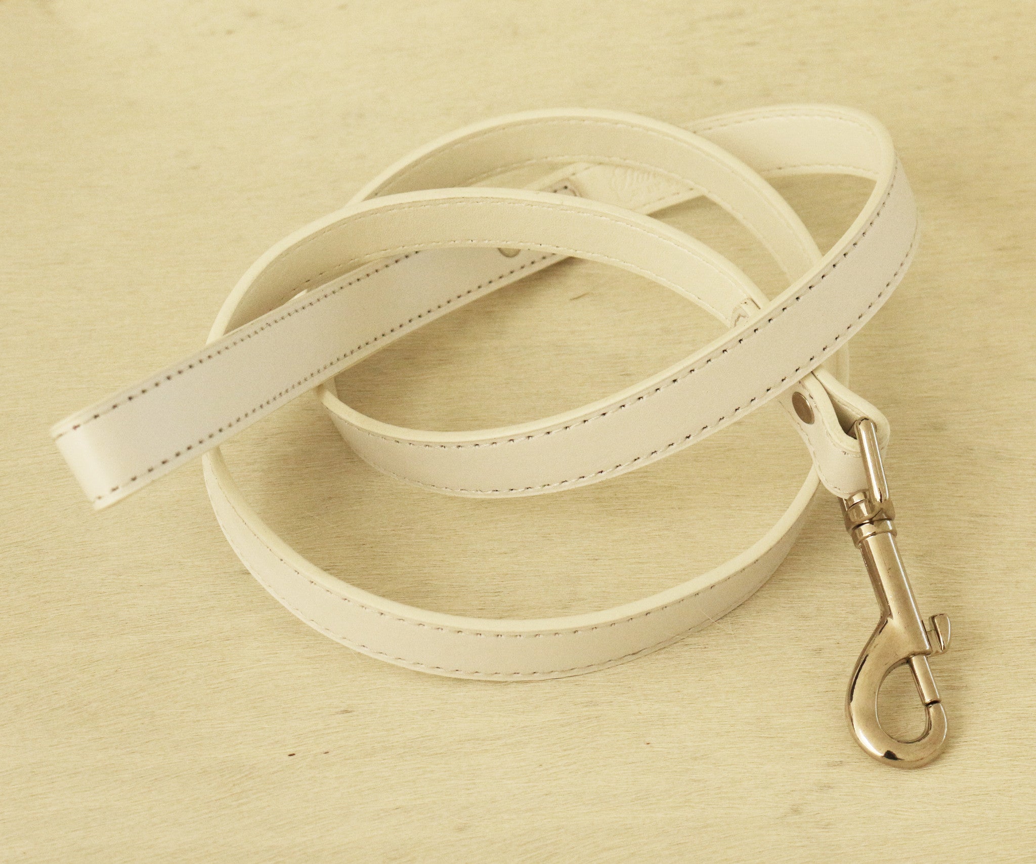 White shop dog leash