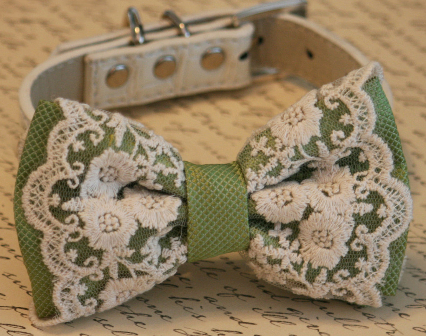 Green Lace Dog Bow Tie, boho Victorian wedding pet collar , Wedding dog collar