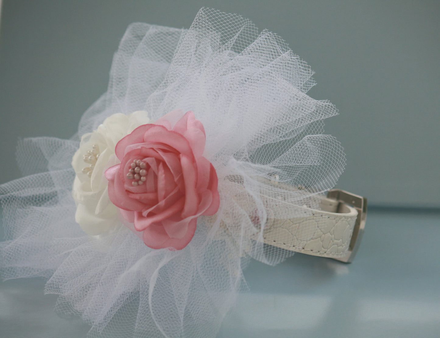 White Leather Collar with White and Pink flower, Floral Wedding accessory , Wedding dog collar