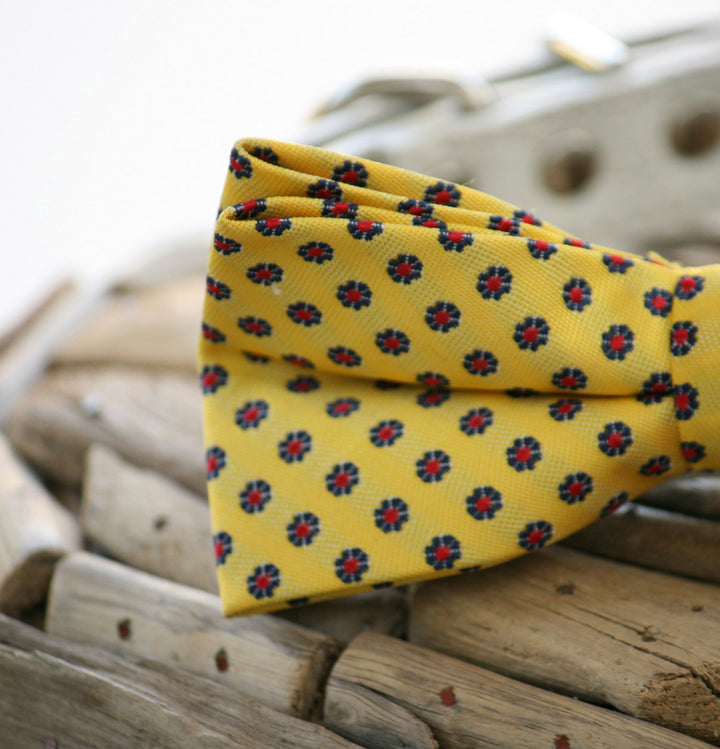 Yellow Dog Bow tie, Pet Accessory, Dog Lovers, Dog Birthday Gift, Unique Gift, Cute, Chic , Wedding dog collar