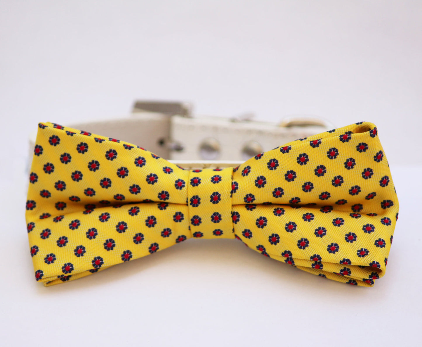 Yellow Dog Bow tie, Pet Accessory, Dog Lovers, Dog Birthday Gift, Unique Gift, Cute, Chic , Wedding dog collar