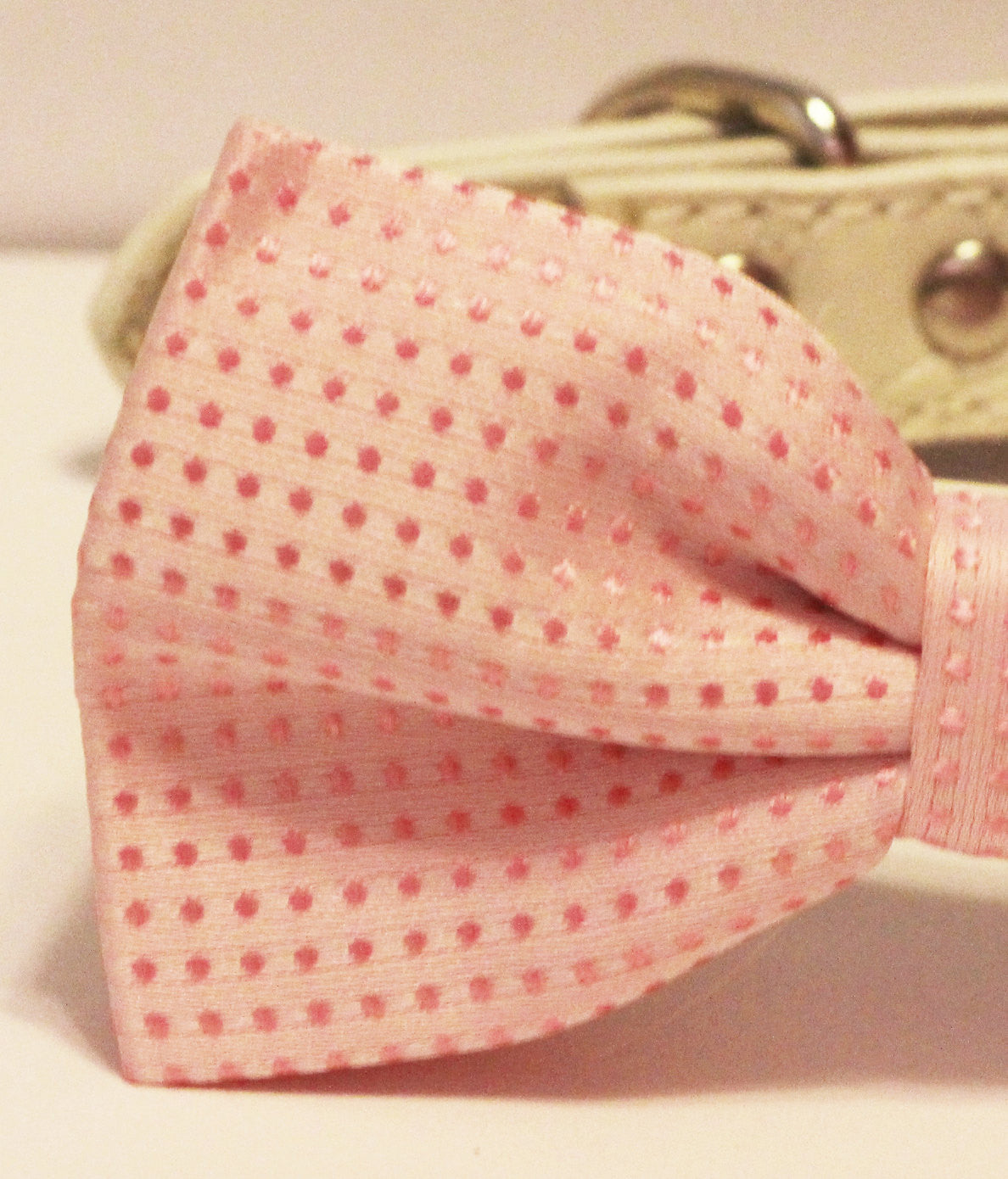Pink Polka dost dog bow tie, high quality white leather collar, , Cute Dog Bowtie, Wedding Dog Collar , Wedding dog collar