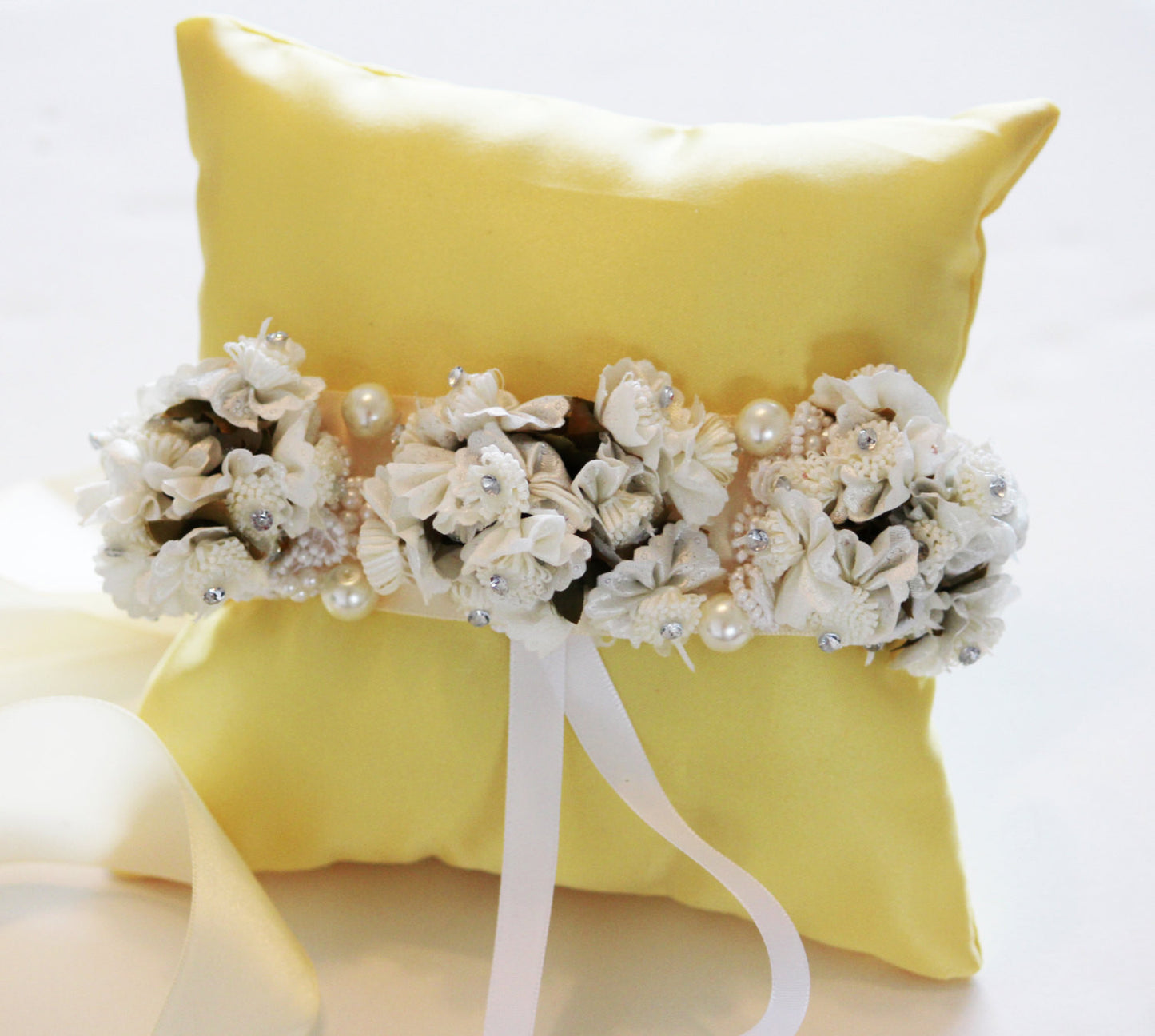 Yellow Pillow Ring for Dogs, Ivory White Flowers on Yellow Pillow, Wedding Dog Accessory, Ring Bearer Pillow , Wedding dog collar