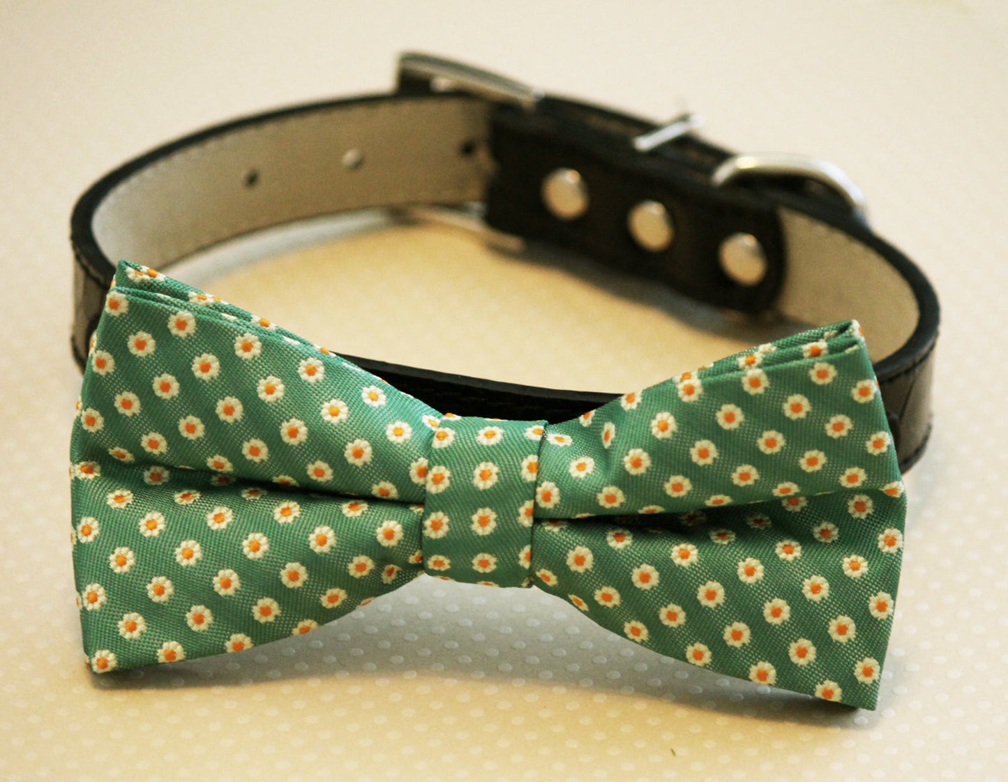 Green Dog bow tie, Spring wedding, Pet Wedding accessory, Green Wedding , Wedding dog collar