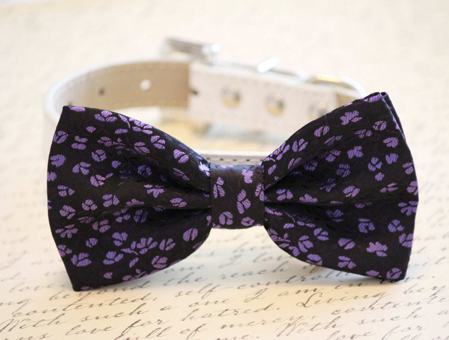 Black dog bow tie with small purple flowers Wedding Dog Collar, Purple Wedding , Wedding dog collar