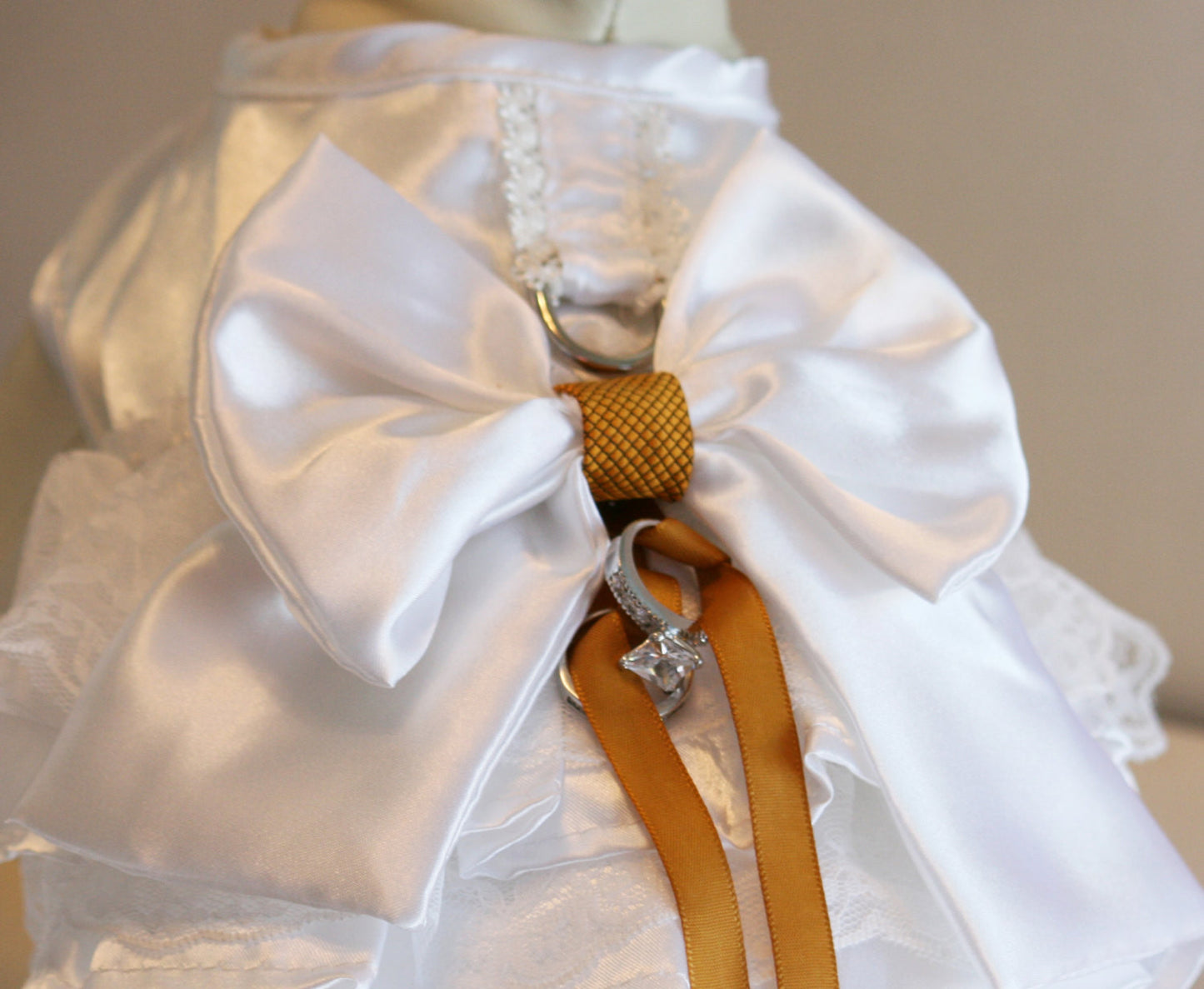 White Dog dress, ring bearer, Gold Wedding, Pet lovers , Wedding dog collar